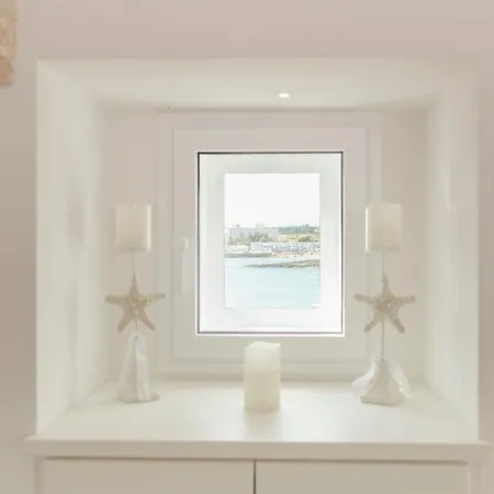 Apulia Charming Suites - Corallo Con Vista Mare E Jacuzzi Bed and breakfast