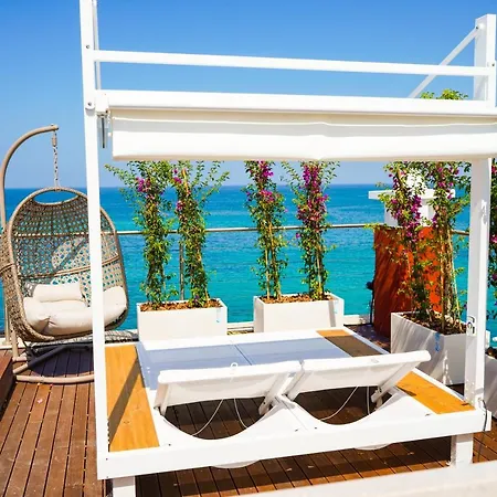 Bed and breakfast Apulia Charming Suites - Corallo Con Vista Mare E Jacuzzi Savelletri