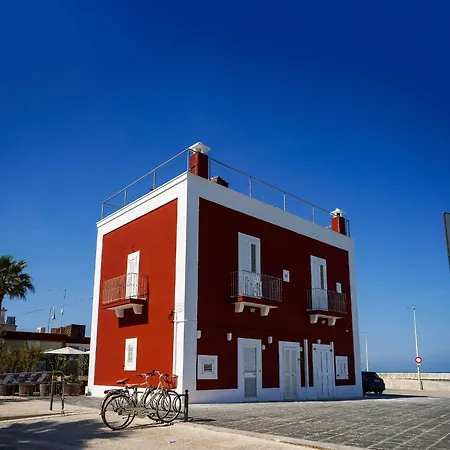 Bed and breakfast Apulia Charming Suites - Corallo Con Vista Mare E Jacuzzi *