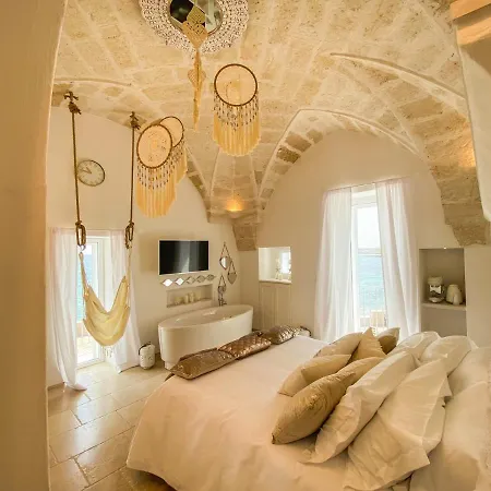 Apulia Charming Suites - Corallo Con Vista Mare E Hot Jacuzzi *