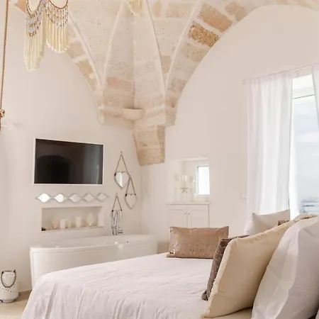 Apulia Charming Suites - Corallo Con Vista Mare E Hot Jacuzzi Panzió *